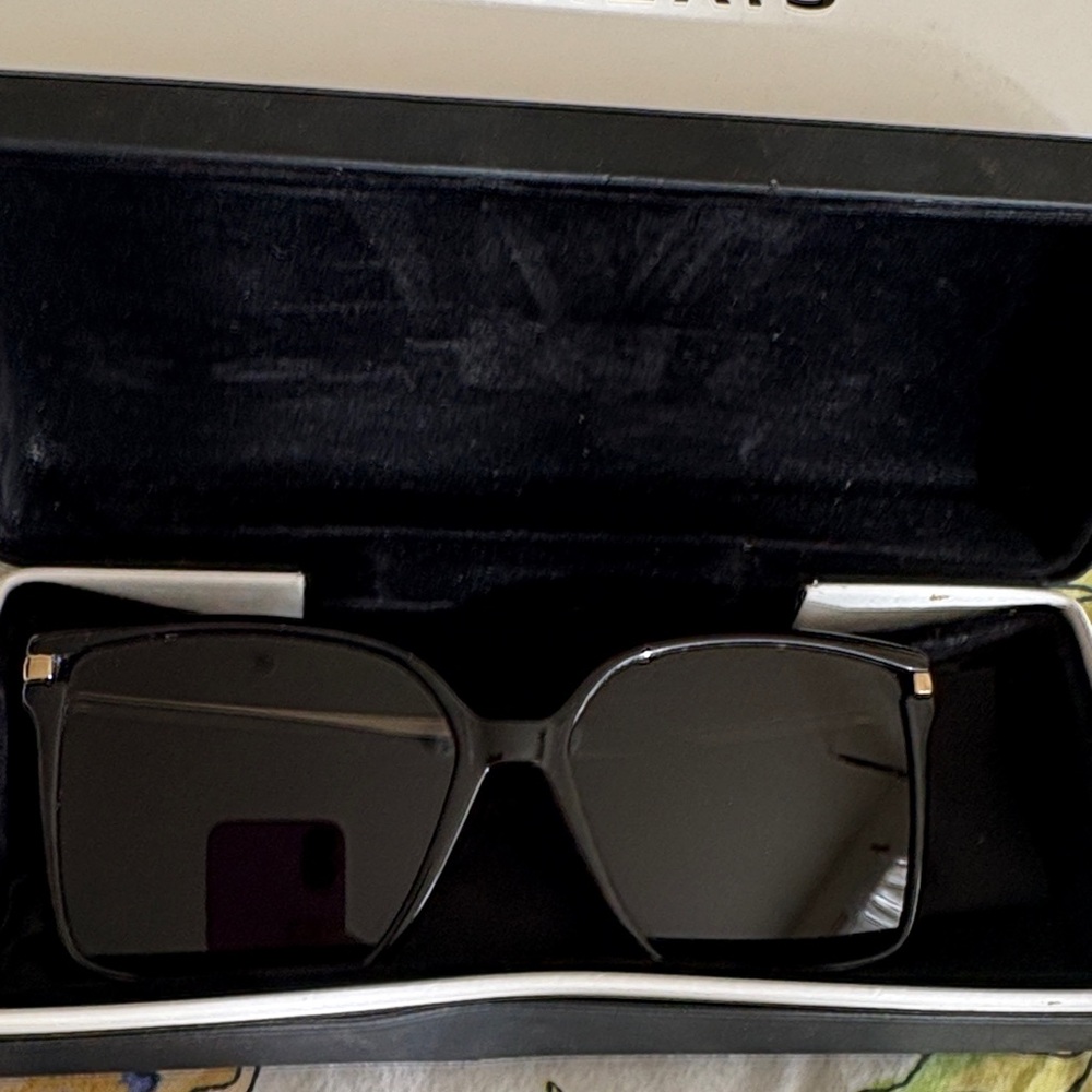 Givenchy GV7430 - Picture 10 of 10